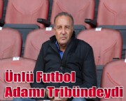 Ünlü Futbol Adamı Tribündeydi