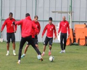 Muzicenin peşindeler