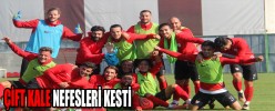 YEŞİLLERDEN GALİBİYET POZU